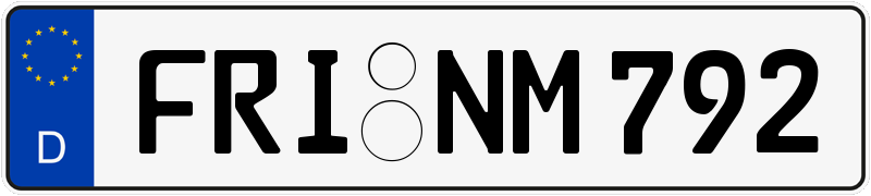 Deutsches Kfz-Kennzeichen mit EU-Kennung mit dem amtlichen Unterscheidungszeichen „FRI“ für Friesland in Niedersachsen im Nummernschild-Museum.