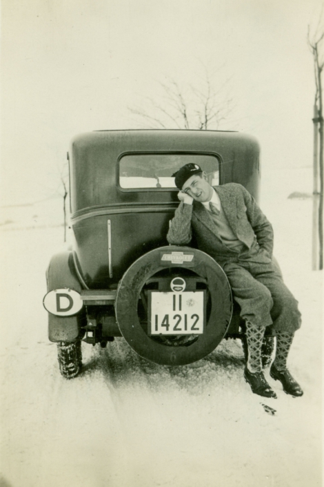 Chevrolet im Winter mit Kennzeichen II aus Dresden in Sachsen
