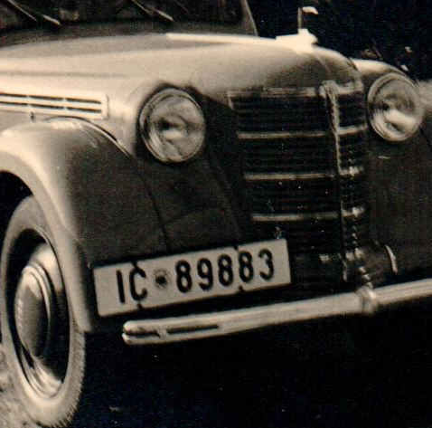 IC 89883 Kennzeichen aus Ostpreußen an einem PKW