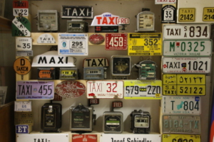 Taxi Schilder und Taxameter